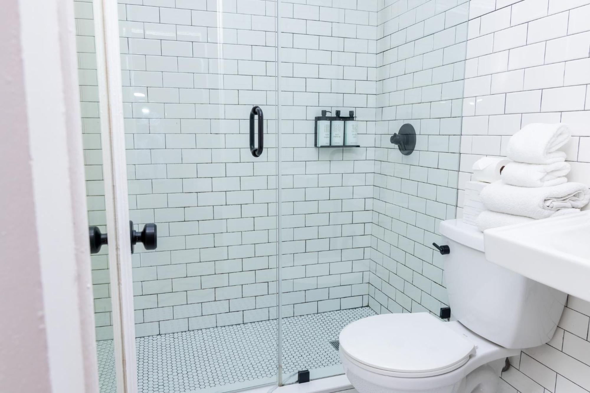 Crest Hotel Suites — Bilder 3